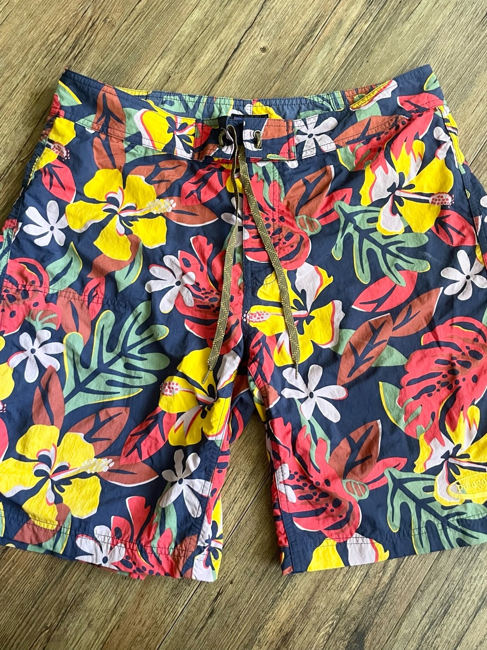 NWOT Patagonia Men’s Wavefarer Board Shorts Size 34